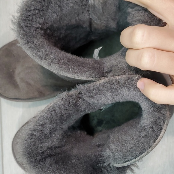 Ugg Australia Kids Girls Bailey Button Leather Sheepskin Boots shoes sz 3 - Picture 12 of 14